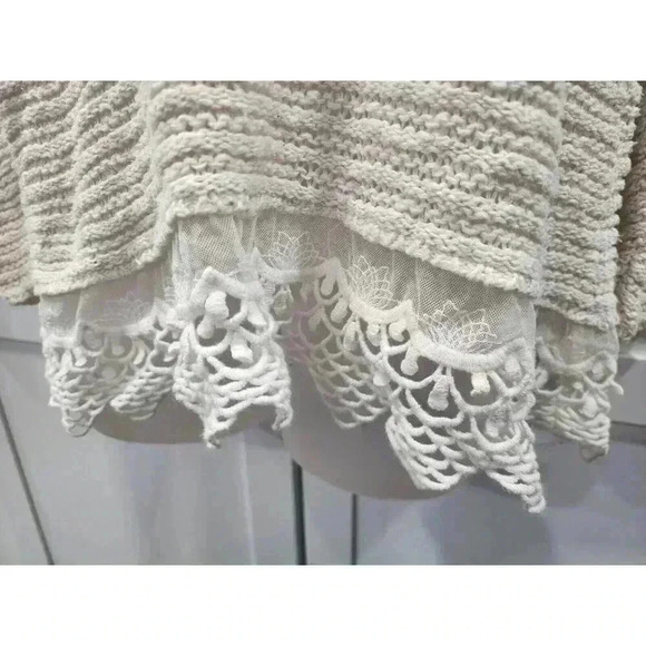 Vanity Womens Ivory Lace Bottom Sweater Size XL - Picture 2 of 7